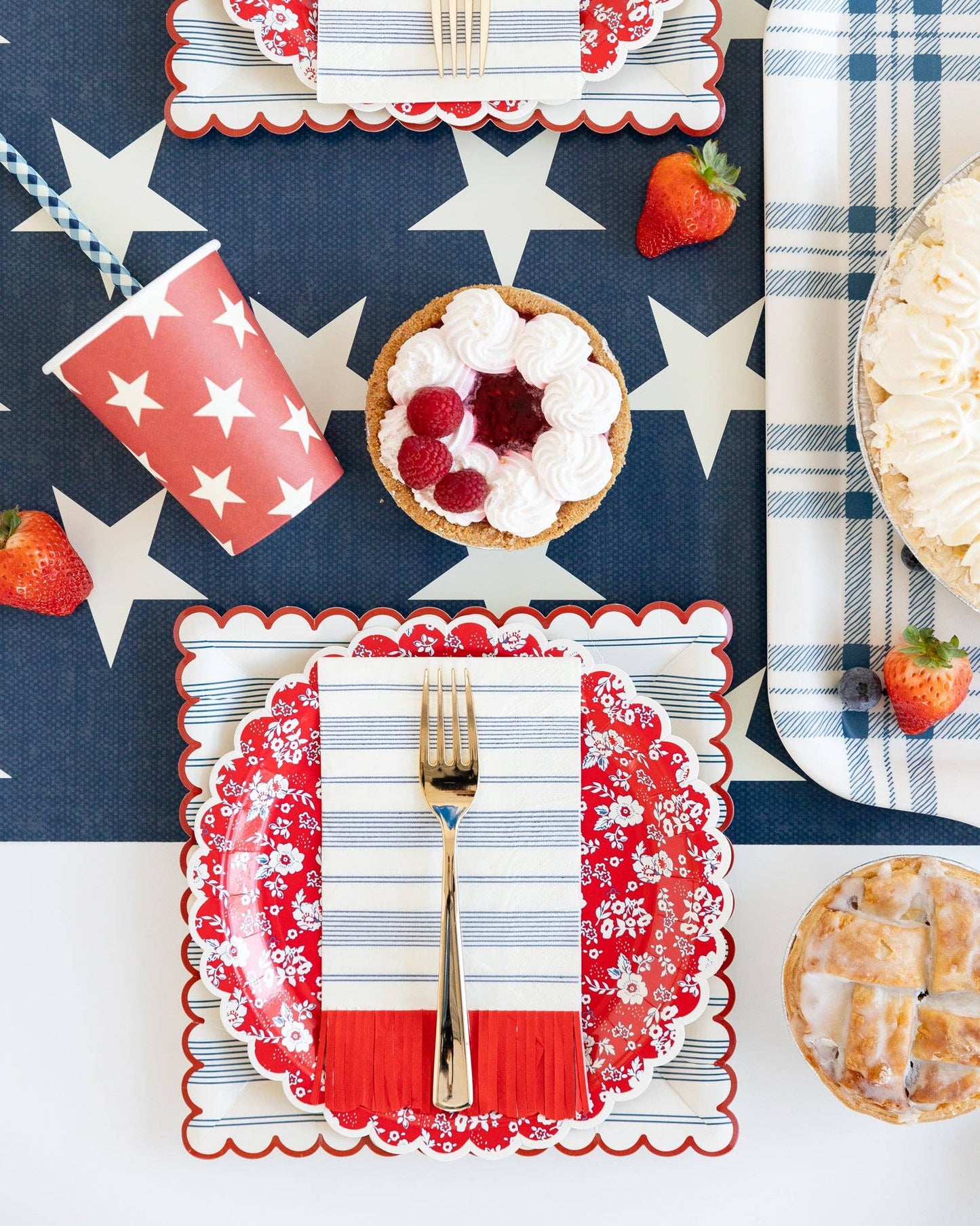 Striped Scallop Dinner Napkin
