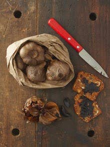 Haku Black Garlic Shoyu / 500 ml