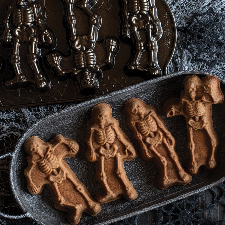 Spooky Skeleton Cakelet Pan