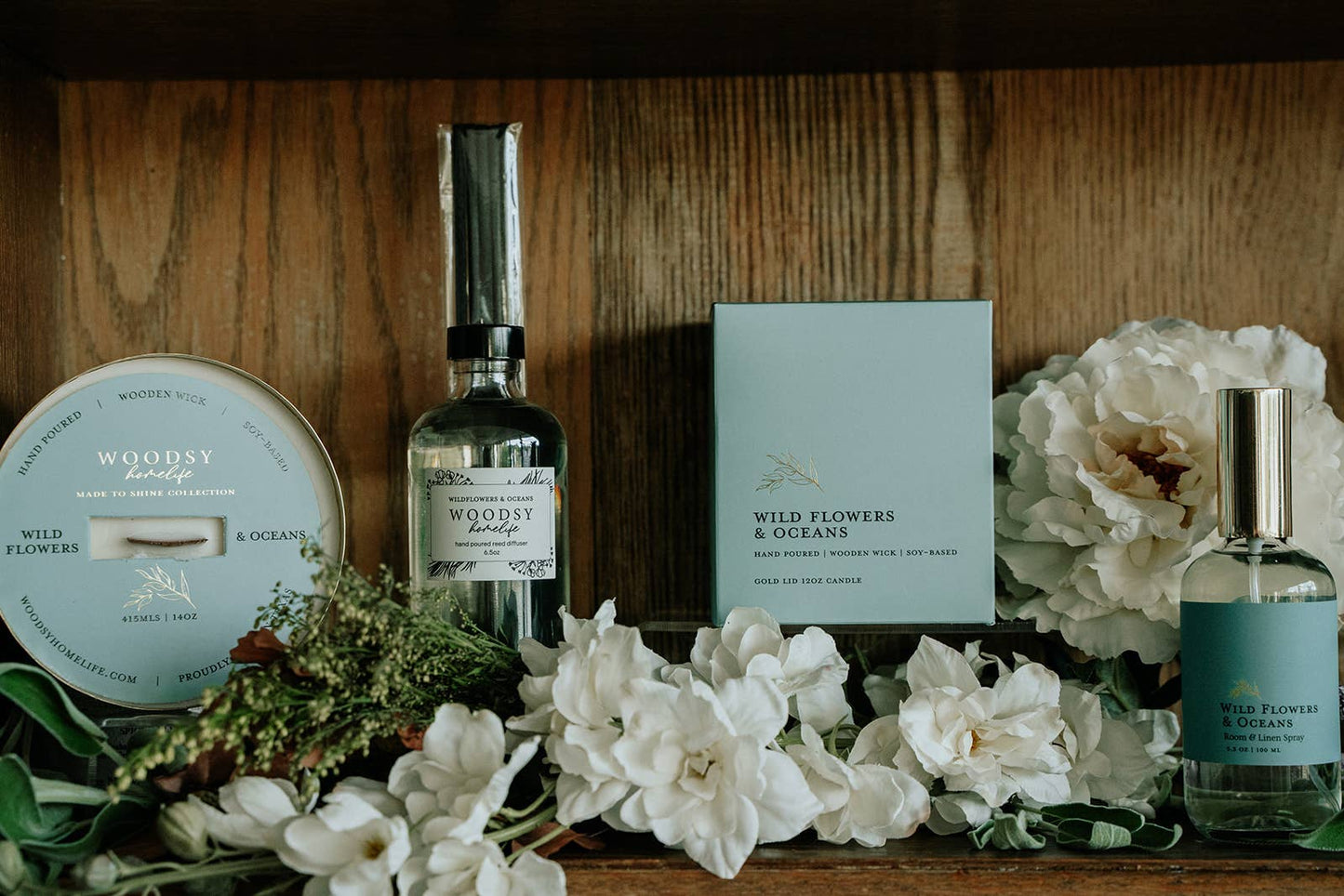 Bougie en cire de soja 14 oz "Fleurs sauvages et océans" en laiton massif