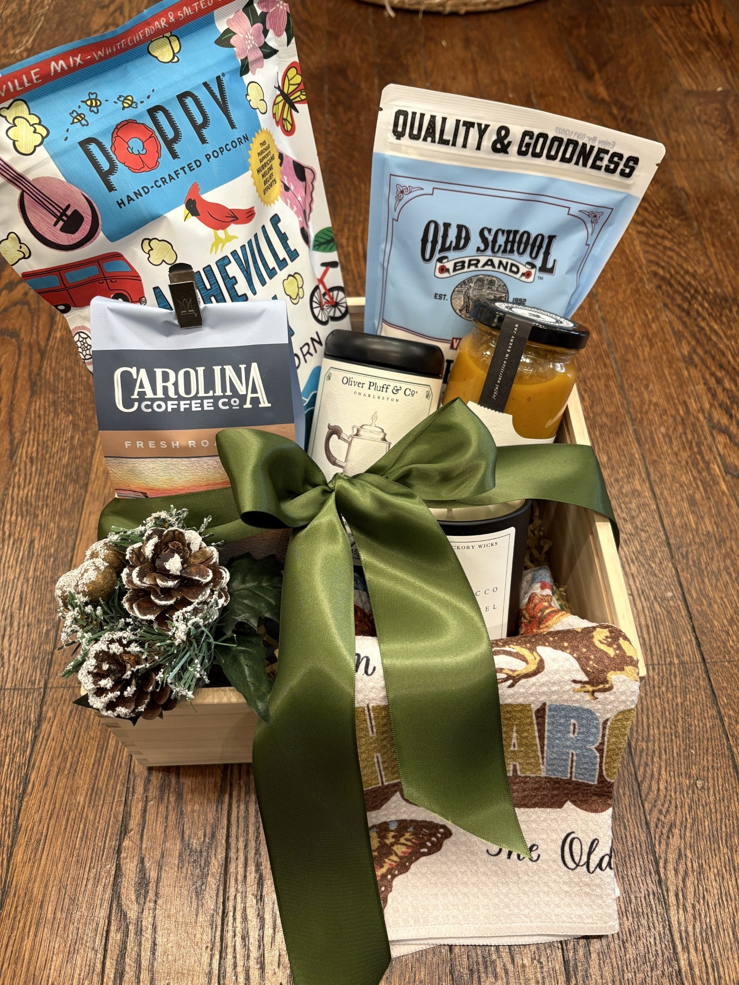 Best of the Carolinas Signature Gift Box — Southern Artisan Favorites